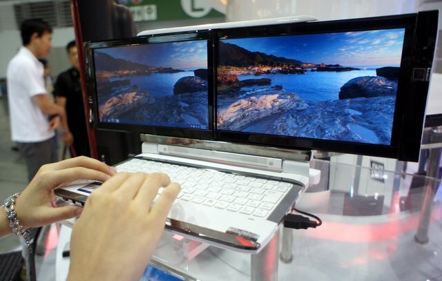 Onkyo DX1007A5B dualscreen netbook